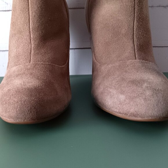 NWT 💥 COACH BETHIE TAUPE SUEDE BOOTIES ~ GORGEOUS! ~ Size 7.5 - Picture 3 of 9